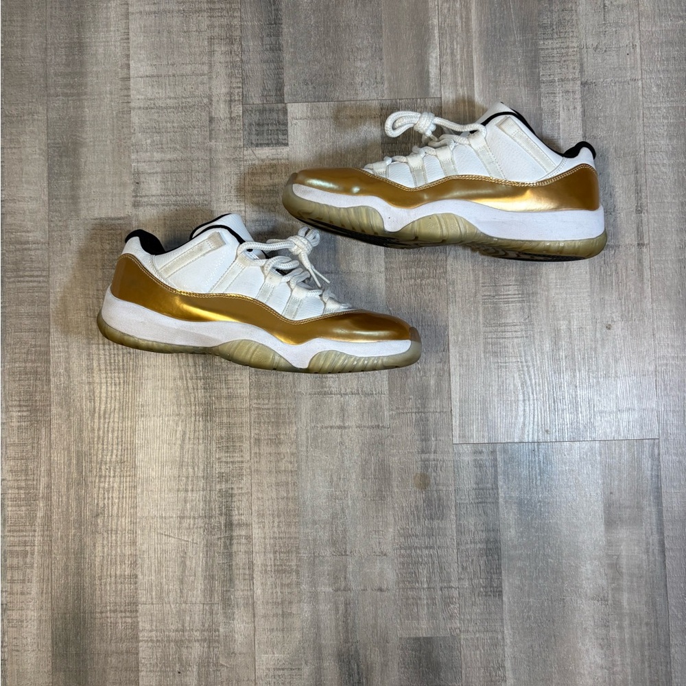 Jordan 11’s Retro Men’s Size 8.5 Gold & White - Picture 2 of 10